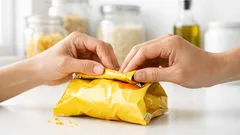 Beutel wieder dicht: 5 Tricks zum Verschliessen ohne Clip, damit Chips & Co. länger knuspern