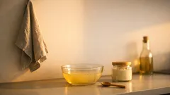 So werden graue Küchentücher wieder weiss: Senf- und Essigbad mit Wow-Effekt