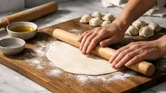 Pelmeni-Teig hauchdünn ausrollen: 3 Regeln, damit er beim Kochen nicht reisst